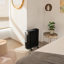 Radiateur bain d’huile ReadyWarm 11000 Space Black. 11 éléments, faible consommation, 2500 W, 3 niveaux de puissance, ramasse-câbles, système de sécurité, roues, 25 m² de surface couverte.