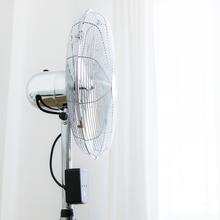 Ventilatore a tre piedi EnergySilence 1600 Woody Smart. 50 W, 4 pale, 16 pollici, 40 cm diametro, 3 velocità, 3 modalità, altezza e inclinazione regolabili, telecomando, timer