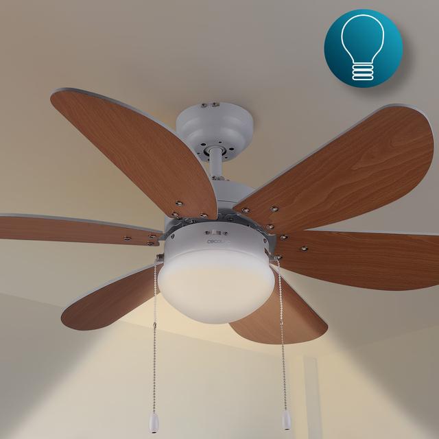 Ventilador de techo CECOTEC EnergySilence Aero 360 con luz encendida