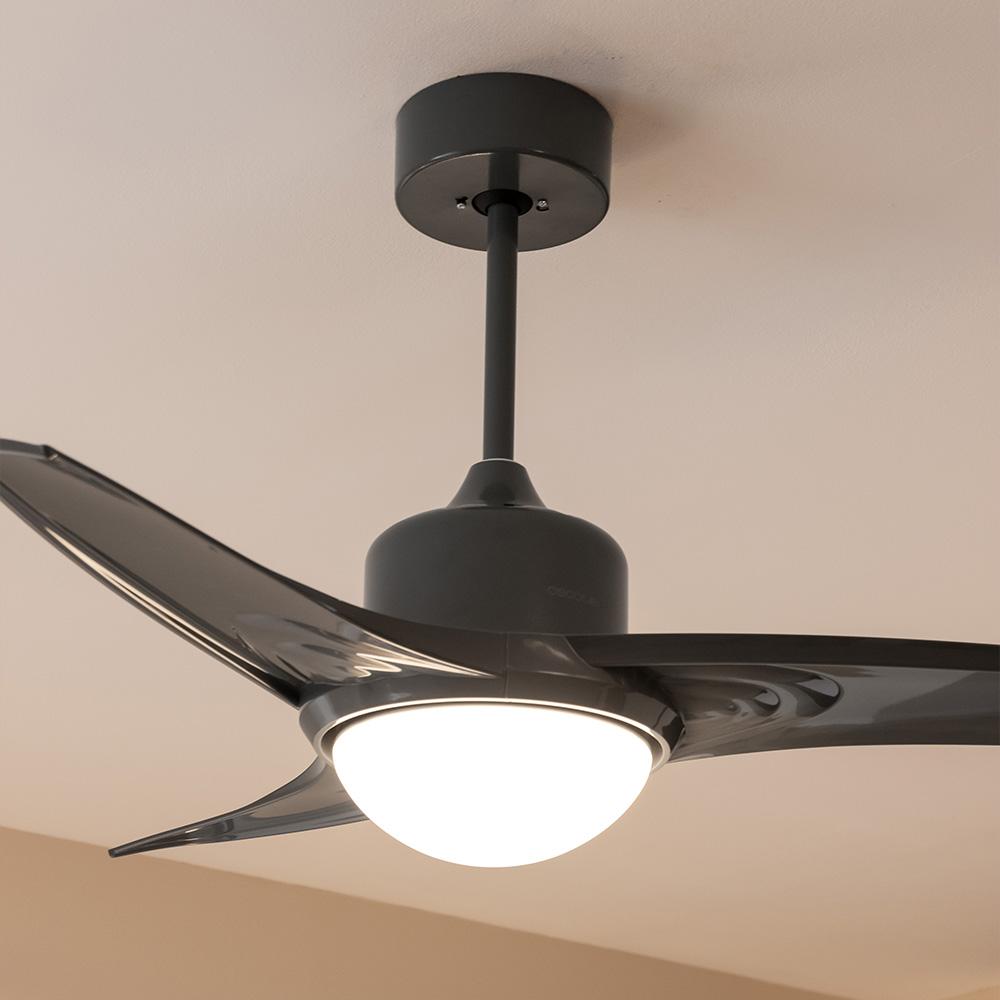 Detalle de montaje del ventilador Cecotec EnergySilence Aero 470 gris