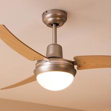 Ventilateur de plafond EnergySilence Aero 480. Avec 106 cm de diamètre, 3 pales réversibles, 3 vitesses et 65 W.