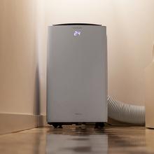 Climatiseur portatif ForceClima 12300 Connected Heating. 1350 W, 12000 BTU, pompe à chaleur, télécommande, contrôle via Wi-Fi, 5 modes, 3 vitesses, écran LED, 25 m² de surface couverte.