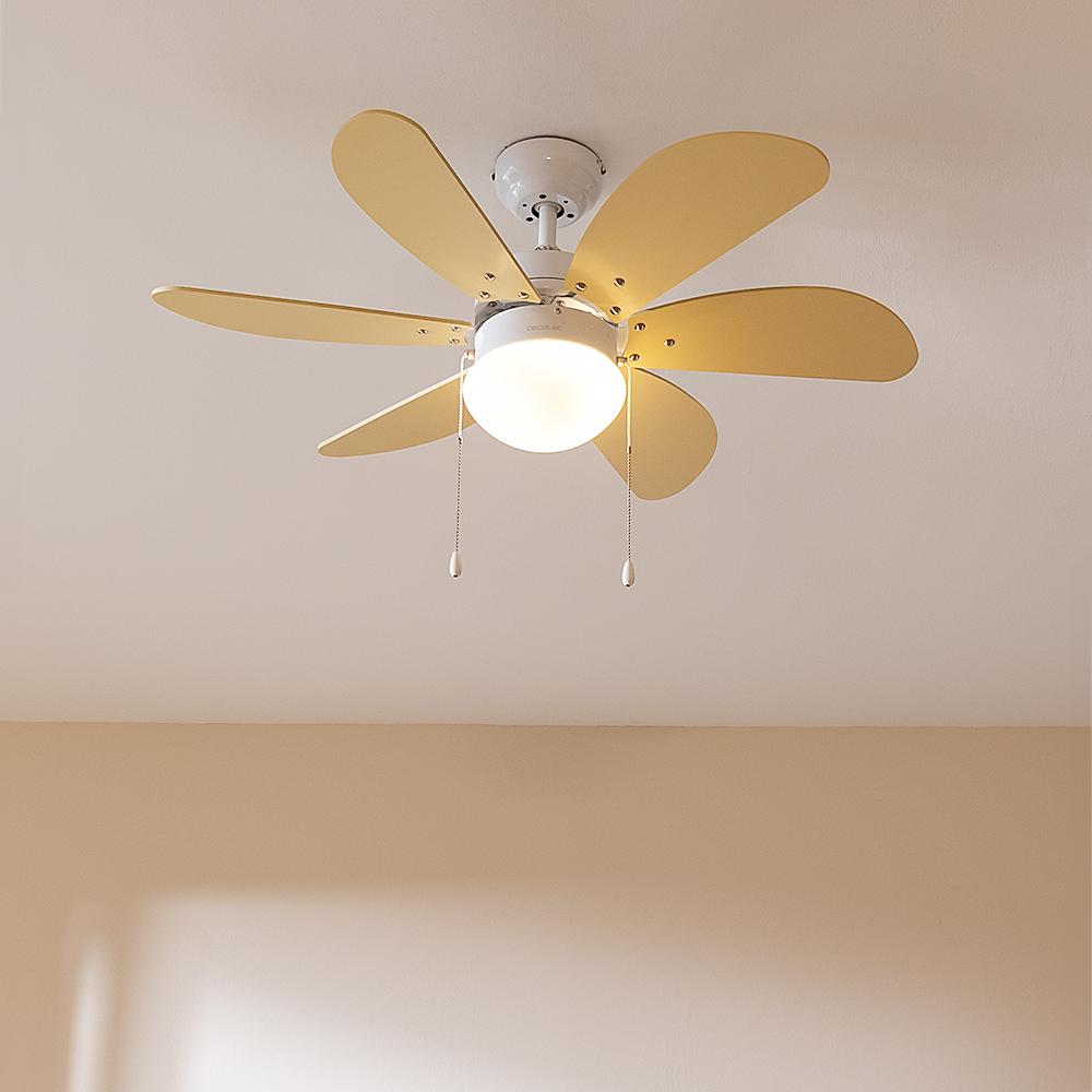 Ventilador de techo CECOTEC 3600 Vision SunLight instalado con luz encendida
