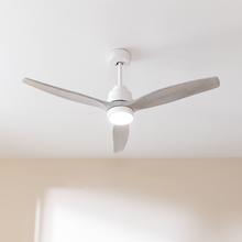 EnergySilence Aero 5200 White Design Ventilador de techo de 38W y 52” con motor DC, luz LED y mando a distancia.