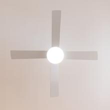 EnergySilence Aero 5200 White Line. Ventoinha de teto com controlo remoto, temporizador e luz LED, 60 W, motor de cobre, 52", 4 pás, 3 velocidades, função de Inverno