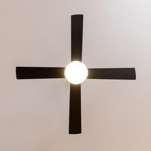 EnergySilence Aero 5200 Black Line Ventilador de techo de 65 W y 52” con luz LED.