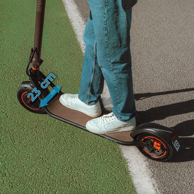 Bongo G40 XXL Connected Patinete eléctrico con base ultrawide, potencia máxima de 700W y neumáticos de 10" que permite desplazarse cómodamente por cualquier superficie. Con autonomía de hasta 40 km. Cumple con todos los requisitos de la nueva normativa española de circulación. (DGT)