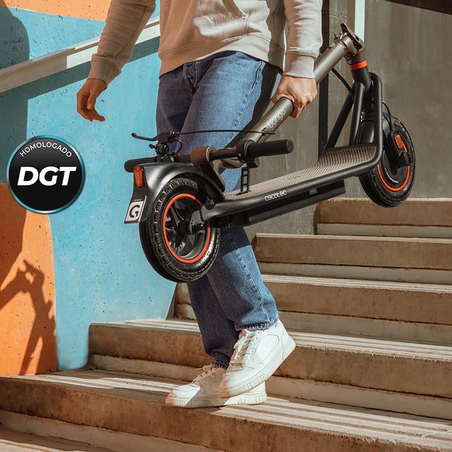 Bongo G40 XXL Connected Patinete eléctrico con base ultrawide, potencia máxima de 700W y neumáticos de 10" que permite desplazarse cómodamente por cualquier superficie. Con autonomía de hasta 40 km. Cumple con todos los requisitos de la nueva normativa española de circulación. (DGT)