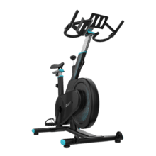 DrumFit Indoor 7000 Magno Smart Connected Bicicleta indoor con resistencia magnética para un entrenamiento silencioso. Conectividad bluetooth, diseño compacto deportivo, sillín y manillar ergonómicos y ajustables, pantalla LCD, soporte de tablet, calapiés y ruedas de transporte.