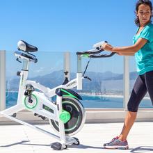 Extreme Bicicleta de ciclismo indoor con volante de inercia de 16 kg y sistema Silence Fit.