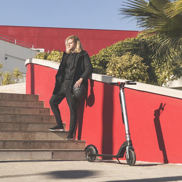 Bongo Serie A Advance Connected. Patinete Eléctrico con Potencia Máxima de 700 W, App para Smartphone, Batería Intercambiable, Autonomía ilimitada Desde 35 km, Ruedas 8,5'