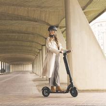 Trottinette électrique Bongo Série A Advance Connected MAX. Puissance maximale de 700 W, batterie interchangeable, autonomie illimitée jusqu'à 25 km, roues Tubeless anti-crevaison de 8,5"