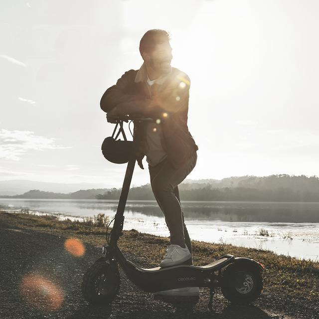 Bongo Serie Z Off Road Dark Green. Patinete Eléctrico Sube cuestas Gracias a una Potencia máxima de 1100 W. Batería extraíble, Autonomía ilimitada de hasta 40 km, Tracción Trasera