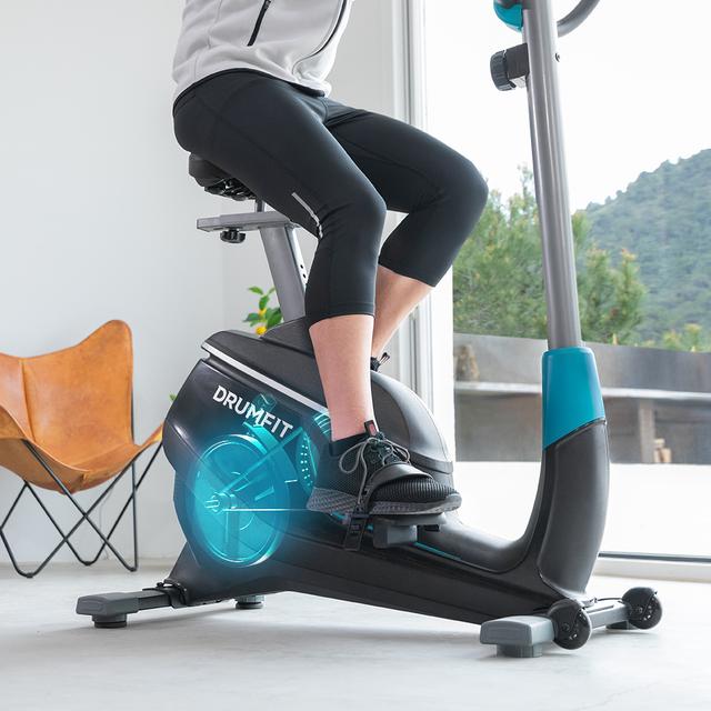 Cecotec DrumFit Cycle 9000 Talos en uso durante entrenamiento doméstico