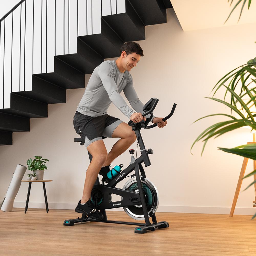 Bicicleta indoor Cecotec DrumFit Indoor 6000 Forcis en uso doméstico