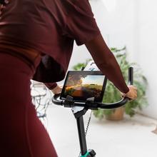 DrumFit Indoor 10000 Teseo Bicicleta indoor con volante de inercia de 10 kg, resistencia manual, monitor LCD, soporte de dispositivos, pulsómetro integrado en el manillar, botella y portabotellas.