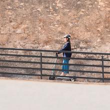 Bongo Serie D20 Patinete eléctrico de 250W con un pico máximo de 500W y 20 km de autonomía. Homologado para cumplir con los requisitos de la normativa española de circulación.