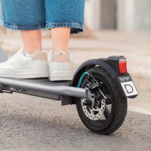 Bongo Serie D20 Patinete eléctrico de 250W con un pico máximo de 500W y 20 km de autonomía. Homologado para cumplir con los requisitos de la normativa española de circulación.