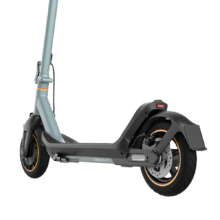 Scooter électrique Bongo M20 Series 500 W avec une autonomie allant jusqu'à 20 km et un double système de freinage avec des freins à disque de haute précision et e-ABS avec freinage régénératif. Certifié conforme aux exigences du code de la route espagnol.