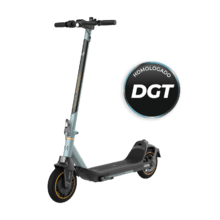 Scooter électrique Bongo M20 Series 500 W avec une autonomie allant jusqu'à 20 km et un double système de freinage avec des freins à disque de haute précision et e-ABS avec freinage régénératif. Certifié conforme aux exigences du code de la route espagnol.