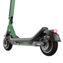 Trottinette électrique Bongo X65 Connected Premium 1000 W avec une autonomie allant jusqu'à 65 km,Système de conduite adaptative S-Driving System qui maintient la vitesse totale dans les pentes et triple système de freinage utilisant des doubles disques de frein de haute précision et un e-ABS avec freinage par récupération.