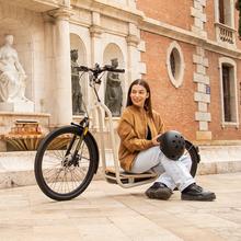 Bicinete Urban Bicinete eléctrico con motor de 1000 W (500 W nominal) y autonomía de 50 km. Rueda trasera de 20" y delantera de 26". Cumple con todos los requisitos de la nueva normativa española de circulación.