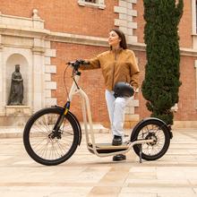 Bicinete Urban Bicinete eléctrico con motor de 1000 W (500 W nominal) y autonomía de 50 km. Rueda trasera de 20" y delantera de 26". Cumple con todos los requisitos de la nueva normativa española de circulación.