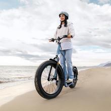 Bicinete Fat Bicinete eléctrico con motor de 1300 W (1000 W nominal) y autonomía de 60 km. Rueda Fat trasera de 20" y delantera de 26". Cumple con todos los requisitos de la nueva normativa española de circulación.