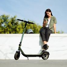 Bongo Serie M40 XL Connected DE Patinete eléctrico con potencia máxima de  700 W que permite superar pendientes y desplazarse por cualquier superficie. Con autonomía de hasta 40 km. Cumple con todos los requisitos de la nueva normativa alemana de circulación.