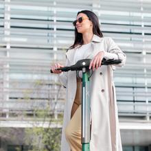 Bongo Serie X65 IT Connected DE Patinete eléctrico con potencia máxima de  1000 W que permite superar pendientes y desplazarse por cualquier superficie. Con autonomía de hasta 65 km. Cumple con todos los requisitos de la nueva normativa alemana de circulación.