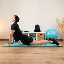  Yogamatte 183 x 61 cm mit 0,8 cm Dicke. TPE-Material. Rutschfester, gemusterter Stoff. Mit seinem Tragegriff kann er überallhin mitgenommen werden.