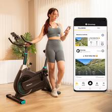 DrumFit Indoor 4000 Magno Connected Indoor bike con resistenza magnetica per un allenamento silenzioso, connettività Bluetooth, design sportivo compatto, sella e manubrio ergonomici e regolabili, schermo LCD, porta tablet, fermapiedi e ruote per il trasporto.