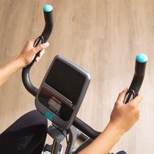 Drumfit X-Bike 3000 Neo Klappbarer Heimtrainer. LCD-Bildschirm. Schwungrad 3 kg. Variabler magnetischer Widerstand. Komfort-Sattel. Tablet-Halterung und Transportrollen.