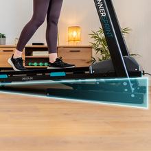 DrumFit WayHome 1600 Runner Sprint Tapis roulant pieghevole con potenza 1900 W. Da 1 a 16 km/h. 12 programmi predefiniti. Sistema di smorzamento. Pannello di controllo LCD. Superficie di corsa 130x40 cm. Inclinazione motorizzata. Pieghevole, con ruote per il trasporto, cardiofrequenzimetro, sistema di sicurezza magnetico e supporto per dispositivo.