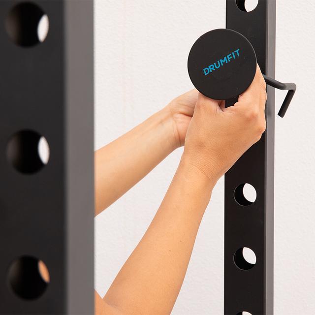 Ajuste de soporte lateral en la Cecotec Drumfit PowerRack 1000