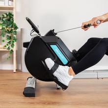 Drumfit Rower 5500 Regatta Máquina de remo plegable con sistema de resistencia magnética y diferentes niveles de intensidad. Volante de inercia de 5,5 kg. Posee display LCD, reposapiés con correas ajustables y ruedas de transporte.