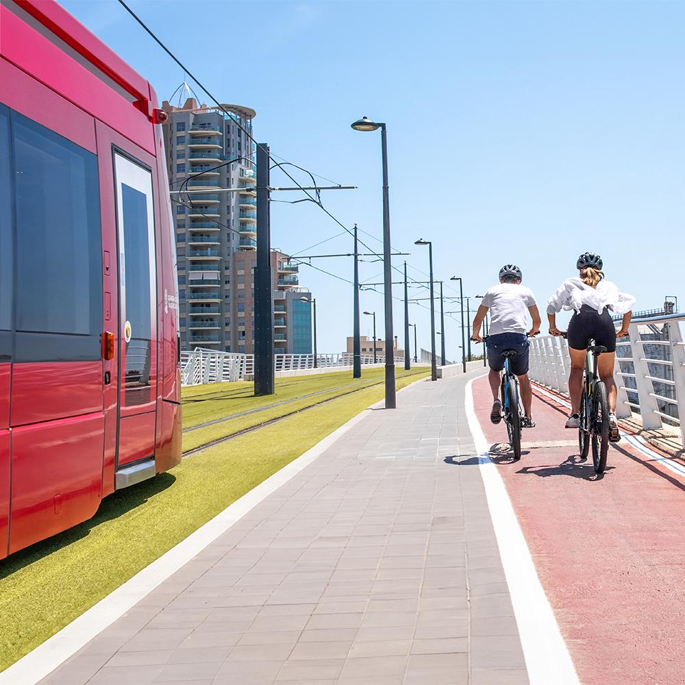 Cecotec Mountain Millor circulando por carril bici con asistencia eléctrica