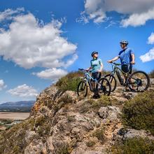 Mountain Avanti Bicicleta eléctrica de montaña 29", con 120Km de autonomía , suspensión delantera SR Suntour, cambio Shimano Cues de 10 velocidades y doble disco de freno hidráulico Tektro.