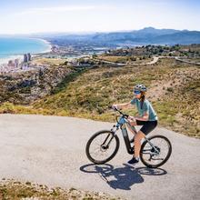 Mountain Avanti Bicicleta eléctrica de montaña 29", con 120Km de autonomía , suspensión delantera SR Suntour, cambio Shimano Cues de 10 velocidades y doble disco de freno hidráulico Tektro.