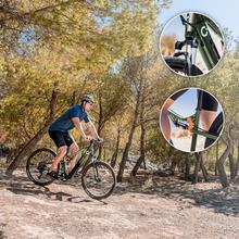 Mountain bike elettrica da 29", con 120 km di autonomia, doppia sospensione, cambio Shimano Cues a 10 velocità e freno idraulico Tektro a doppio disco.