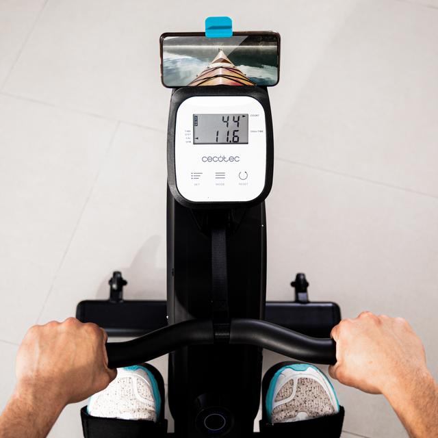 Pantalla LCD y soporte para dispositivos de la Cecotec DrumFit Rower 9000 Regatta