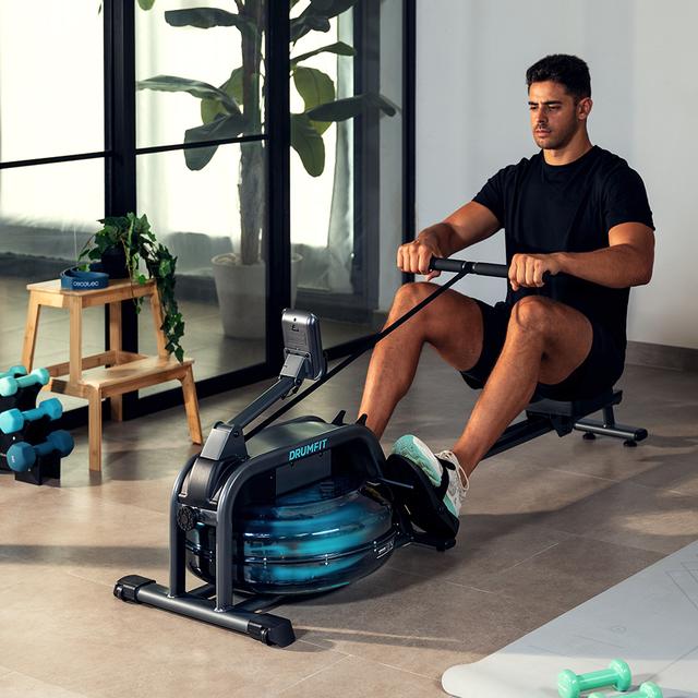 Drumfit Rower 10000 Neptuno Remador resistente à água com tanque de 13 litros de capacidade. Sela ajustável horizontalmente. Ecrã LCD. Suporte ao dispositivo. Peso máximo 135 kg e altura máxima 190 cm.