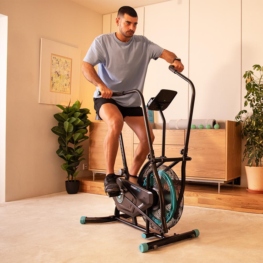 Cecotec DrumFit CrossFit 2000 Eolo durante entrenamiento en casa