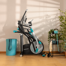 Drumfit Elliptical 10000 Motor Pro Bicicleta elíptica com sistema de resistência magnética regulável por motor. 32 níveis de resistência. APP. Dobrável. Ecrã LCD com suporte para dispositivos. Volante de inércia 10 kg. Monitor cardiaco. Passo 43 cm. Calha dupla.