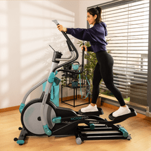 Drumfit Elliptical 10000 Motor Pro Bicicleta elíptica com sistema de resistência magnética regulável por motor. 32 níveis de resistência. APP. Dobrável. Ecrã LCD com suporte para dispositivos. Volante de inércia 10 kg. Monitor cardiaco. Passo 43 cm. Calha dupla.