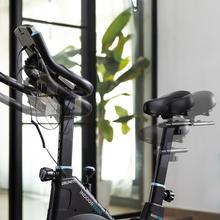 DrumFit Indoor 10000 Race Cyclette Indoor professionale con volano inerziale da 10 kg. Display LCD. Supporto per dispositivi. Cardiofrequenzimetro. Ruote di trasporto. Resistenza di attrito. Sellino regolabile in verticale e orizzontale. Peso massimo 120 kg e altezza massima 180 cm.