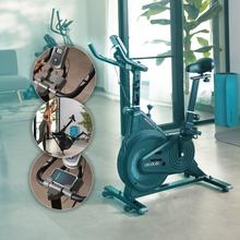 DrumFit Indoor 10000 Race Cyclette Indoor professionale con volano inerziale da 10 kg. Display LCD. Supporto per dispositivi. Cardiofrequenzimetro. Ruote di trasporto. Resistenza di attrito. Sellino regolabile in verticale e orizzontale. Peso massimo 120 kg e altezza massima 180 cm.