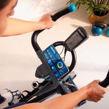 DrumFit Indoor 13000 Race Bicicleta de ciclismo indoor con volante de inercia de 13 Kg. Pulsómetro. Pantalla LCD. Soporte para dispositivos y botella. Ruedas de transporte. Sillín ajustable vertical y horizontalmente. Peso máximo de 120 kg y altura máxima 190 cm.