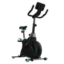 Bicicleta interna DrumFit Indoor 10000 MagnoMotor Connected com sistema de resistência magnética. Resistência motorizada. APLICATIVO. Volante de 10 Kg. Suporte ao dispositivo. Rodas de transporte. Pulsômetro. Peso máximo 120 kg e altura máxima 190 cm.