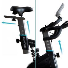 DrumFit Indoor 24000 Race Sprint Bicicleta de ciclismo indoor con volante de inercia de 24 Kg. APP. Pulsómetro. Pantalla LCD. Soporte para dispositivos y botella. Ruedas de transporte. Sillín ajustable vertical y horizontalmente. Peso máximo de 120 kg y altura máxima 190 cm.